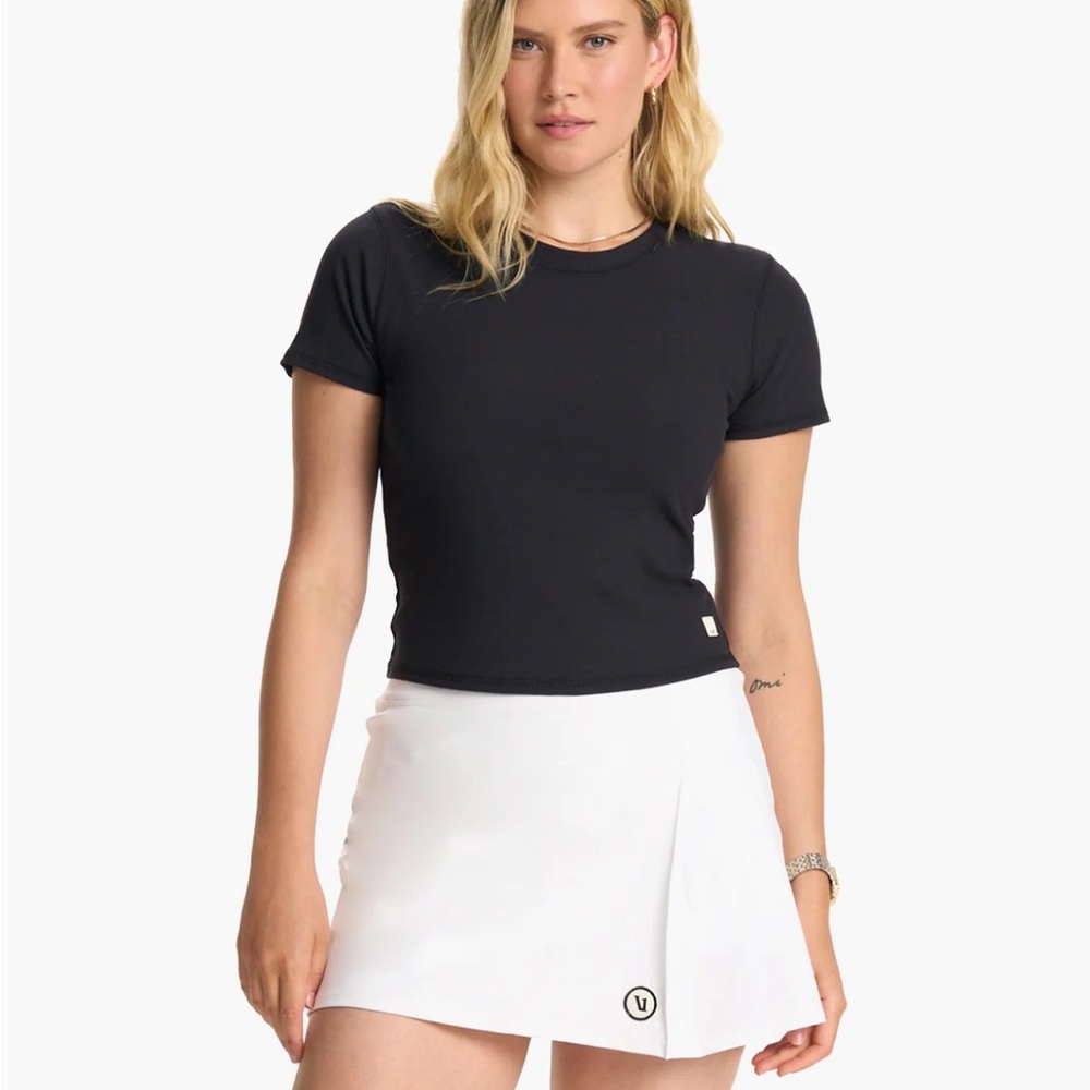 Vuori Pose Fitted Tee black size medium